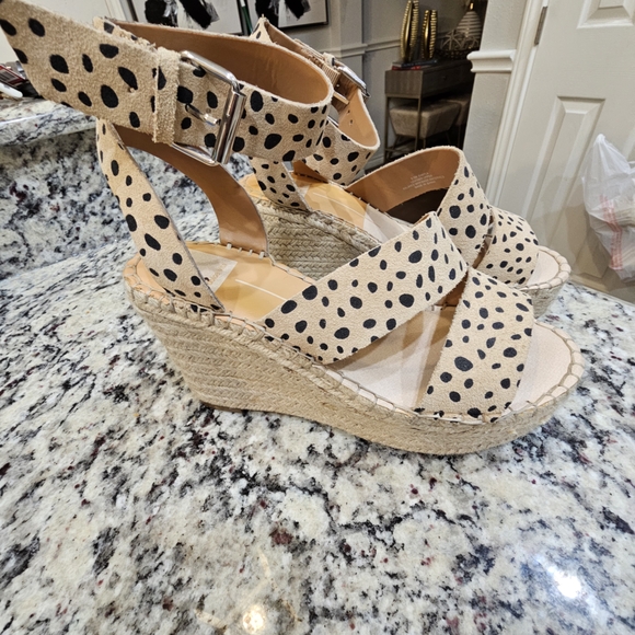 Dolce Vita Espadrilles Cream and Black Ankle Strap - Picture 2 of 5